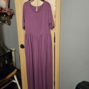Maxi dress with side pockets